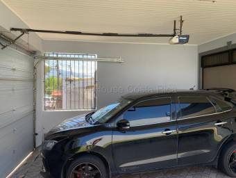 Se vende casa en San Antonio Escazú 26-2166