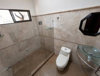 Venta de Casa de Una Planta con Amplio Jardín en Santo Domingo de Heredia #27-257 GS