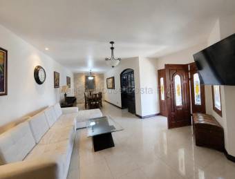 Venta de Casa de Una Planta con Amplio Jardín en Santo Domingo de Heredia #27-257 GS