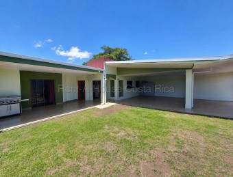 Venta de Casa de Una Planta con Amplio Jardín en Santo Domingo de Heredia #27-257 GS
