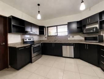 Venta de Casa de Una Planta con Amplio Jardín en Santo Domingo de Heredia #27-257 GS