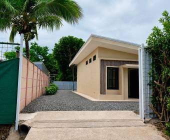 Single-story house with 2 bedrooms for rent in La Guácima, Alajuela Single-story house with 2 bedrooms for rent in La Guácima, Alajuela