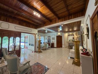 Venta de residencia de lujo con piscina, sauna y amplio terreno #25-1599 GS