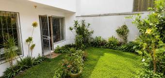 Se vende casa en Mercedes Montes de Oca 27-113