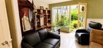 Se vende casa en Mercedes Montes de Oca 27-113