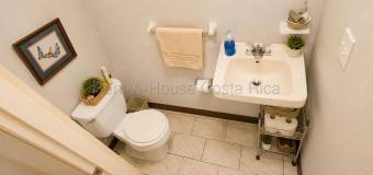 Se vende casa en Mercedes Montes de Oca 27-113