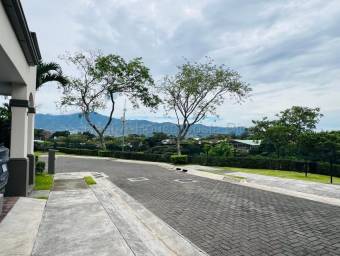 Se vende casa en Ulloa Heredia 26-2246