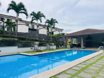 Se vende casa en Ulloa Heredia 26-2246
