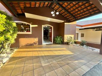 Se vende casa en San Francisco Heredia 27-74