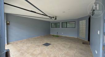 Se Vende Casa en Residencial El Pinar, San Pedro de Montes de Oca 3 Habitaciones más Ofici