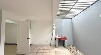 Se Vende Casa en Residencial El Pinar, San Pedro de Montes de Oca 3 Habitaciones más Ofici