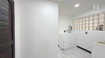 Se Vende Casa en Residencial El Pinar, San Pedro de Montes de Oca 3 Habitaciones más Ofici