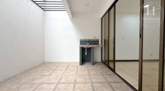 Se Vende Casa en Residencial El Pinar, San Pedro de Montes de Oca 3 Habitaciones más Ofici