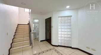 Se Vende Casa en Residencial El Pinar, San Pedro de Montes de Oca 3 Habitaciones más Ofici