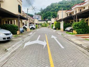 Se vende casa en Tirrases Curridabat 27-312