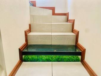 Se vende casa en Tirrases Curridabat 27-312