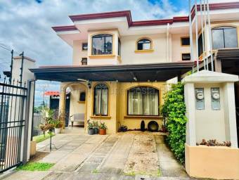 Se vende casa en Tirrases Curridabat 27-312