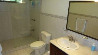 Se vende casa en Colón Mora 25-901