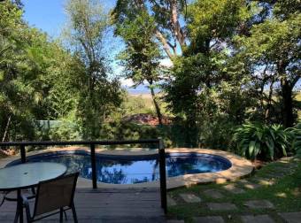 Se vende casa en Colón Mora 25-901