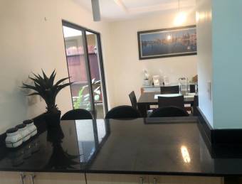 Se vende casa en Colón Mora 25-901