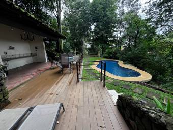 Se vende casa en Colón Mora 25-901