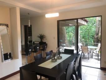 Se vende casa en Colón Mora 25-901