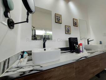 Se vende casa en Colón Mora 27-79