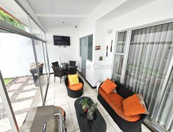Se vende casa en Colón Mora 26-2134