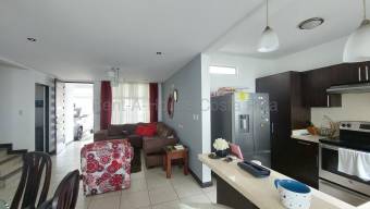 Se vende casa en Colón Mora 26-2134