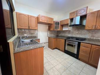 Se vende casa en Mora Colón 26-1021
