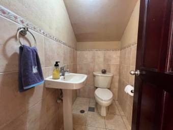 Se vende casa en Mora Colón 26-1021