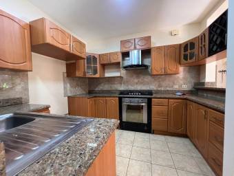 Se vende casa en Mora Colón 26-1021