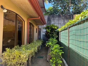 Se vende casa en Mora Colón 26-1021