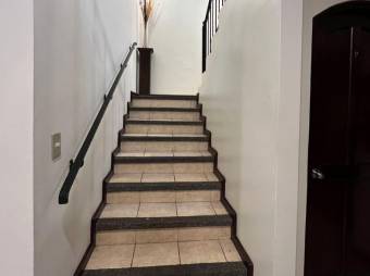 Se vende casa en Mora Colón 26-1021