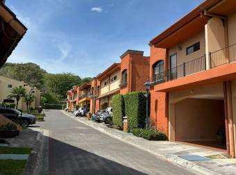 Se vende casa en Mora Colón 26-1021