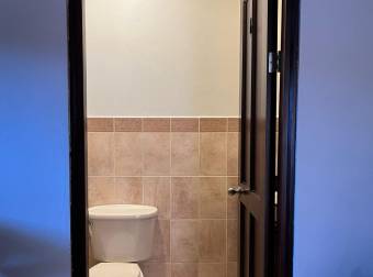 Se vende casa en Mora Colón 26-1021