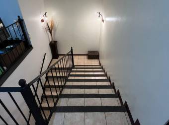 Se vende casa en Mora Colón 26-1021