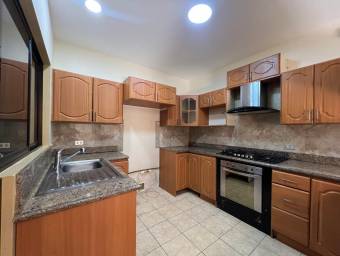 Se vende casa en Mora Colón 26-1021