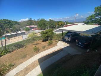 Se vende casa en Colón Mora 26-521
