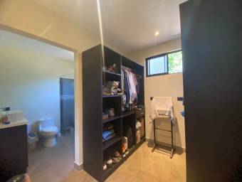 Se vende casa en Colón Mora 26-521