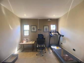 Se vende casa en Colón Mora 26-521