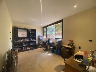 Se vende casa en Colón Mora 26-521