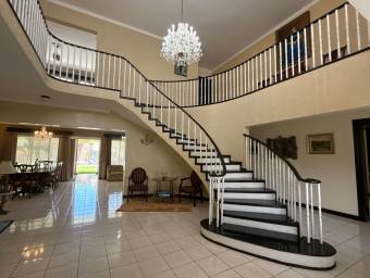 Se vende casa en Colón Mora 26-1684