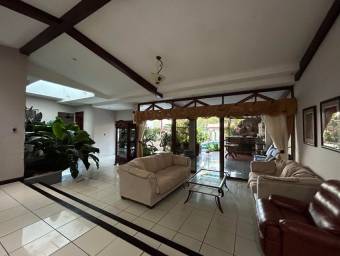 Se vende casa en Colón Mora 24-901