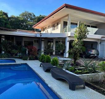 Se vende casa en Colón Mora 24-901