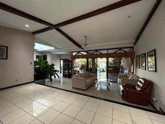 Se vende casa en Colón Mora 24-901
