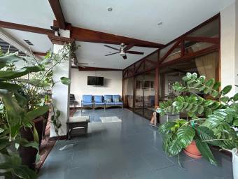 Se vende casa en Colón Mora 24-901