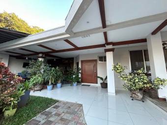 Se vende casa en Colón Mora 24-901