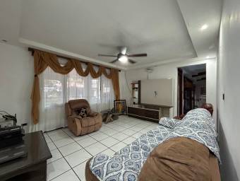 Se vende casa en Colón Mora 24-901