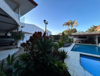 Se vende casa en Colón Mora 24-901